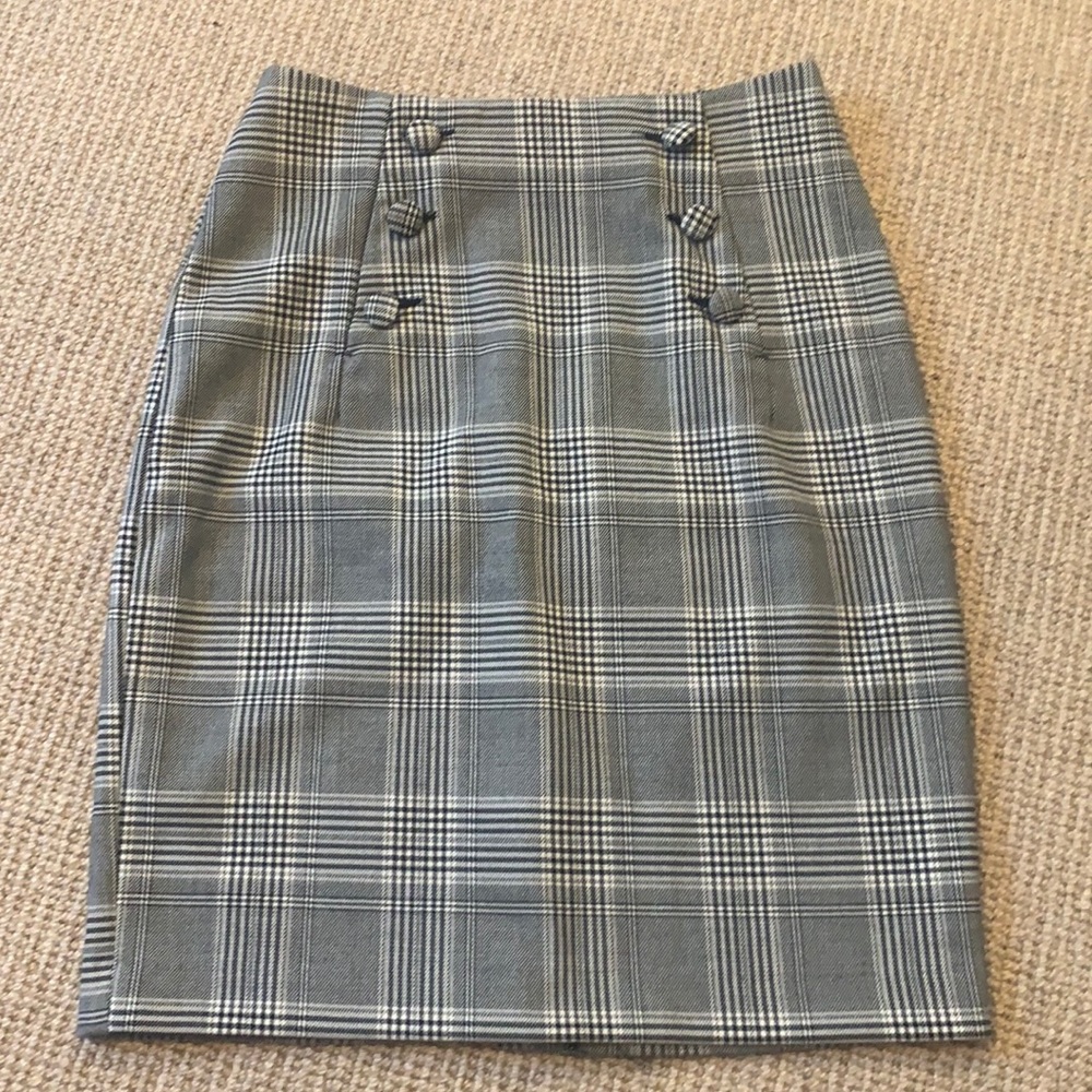 Classy button skirt